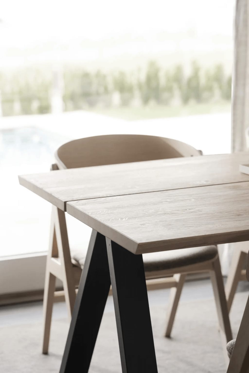 Carradale söögilaud whitewash/must