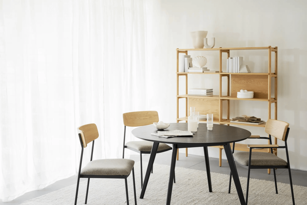 Yumi söögilaud ümar 115 must peitsitud saar