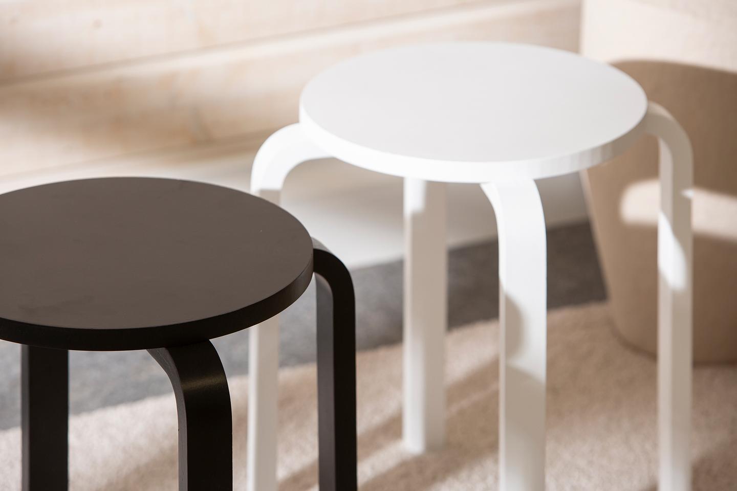 Jaakko taburet, must