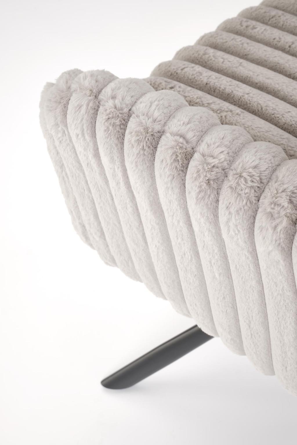 Hilla söögitool, hall