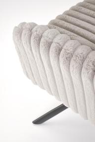 Pisipilt: Hilla söögitool, hall