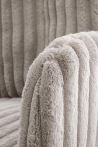 Pisipilt: Hilla söögitool, hall