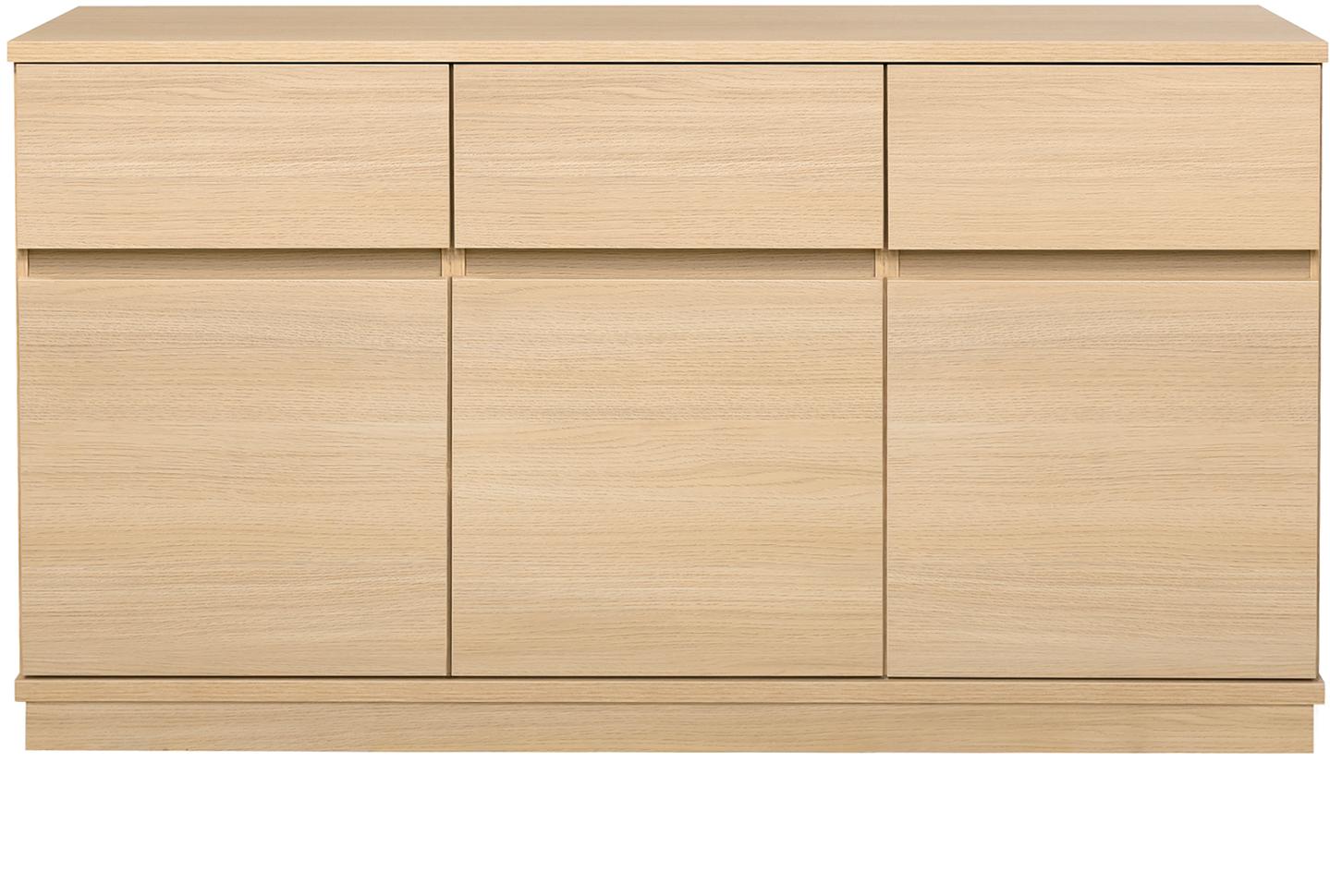 Sata puhvetkapp nr. 59. 138cm 3 ust + 3 sahtlit hele tamm, sokkel