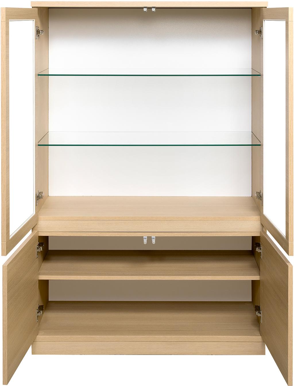 Sata madal vitriin nr. 95. 92cm 2 ust hele tamm, sokkel