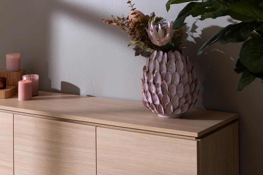 Lakeus puhvetkapp nr. 5. 148 cm topeltkaanega hele tamm, metallist sokkeljalg