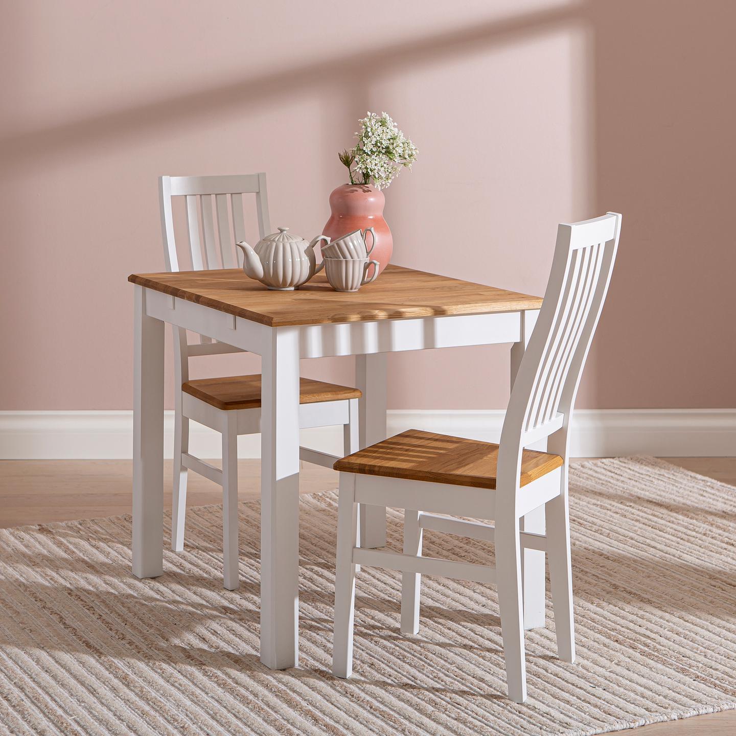 Söögilauakomplekt Hovi 70 x 85. Valge/tamme värvi laud. Valge tool, tammepuidust iste.