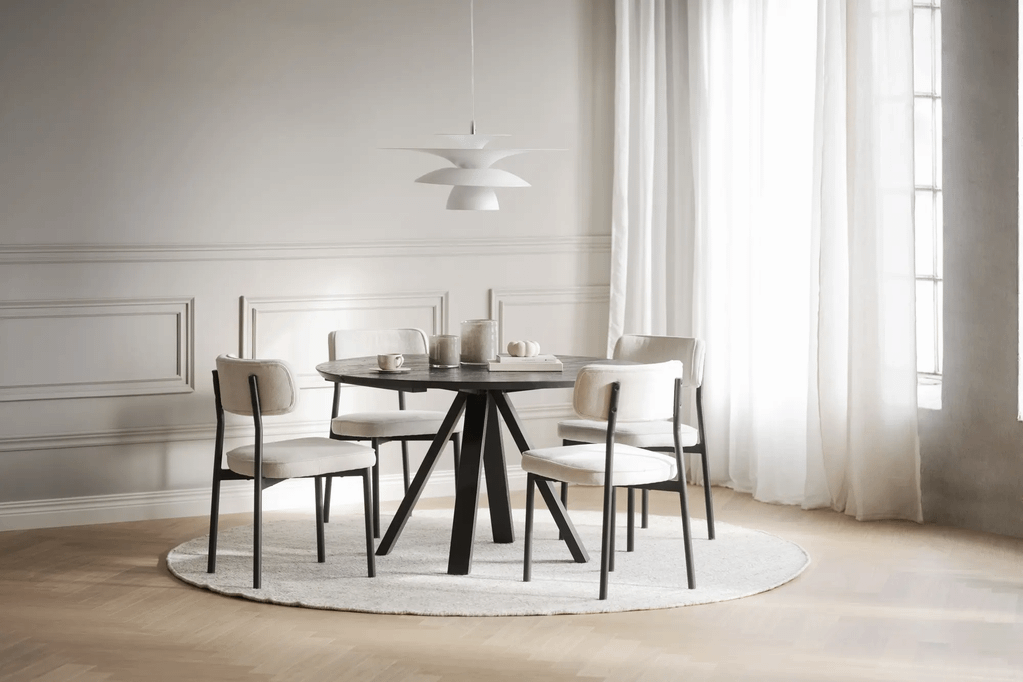 Carradale söögilaud must