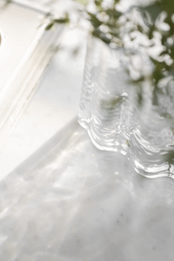 Pisipilt: Brooksville diivanilaud square 90x90 valge marmor/pruun tamm