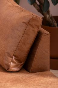 Pisipilt: Copenhagen avatud nurgaga diivan (vasak), Essenza 04, konjak (sis. must metalljalg)