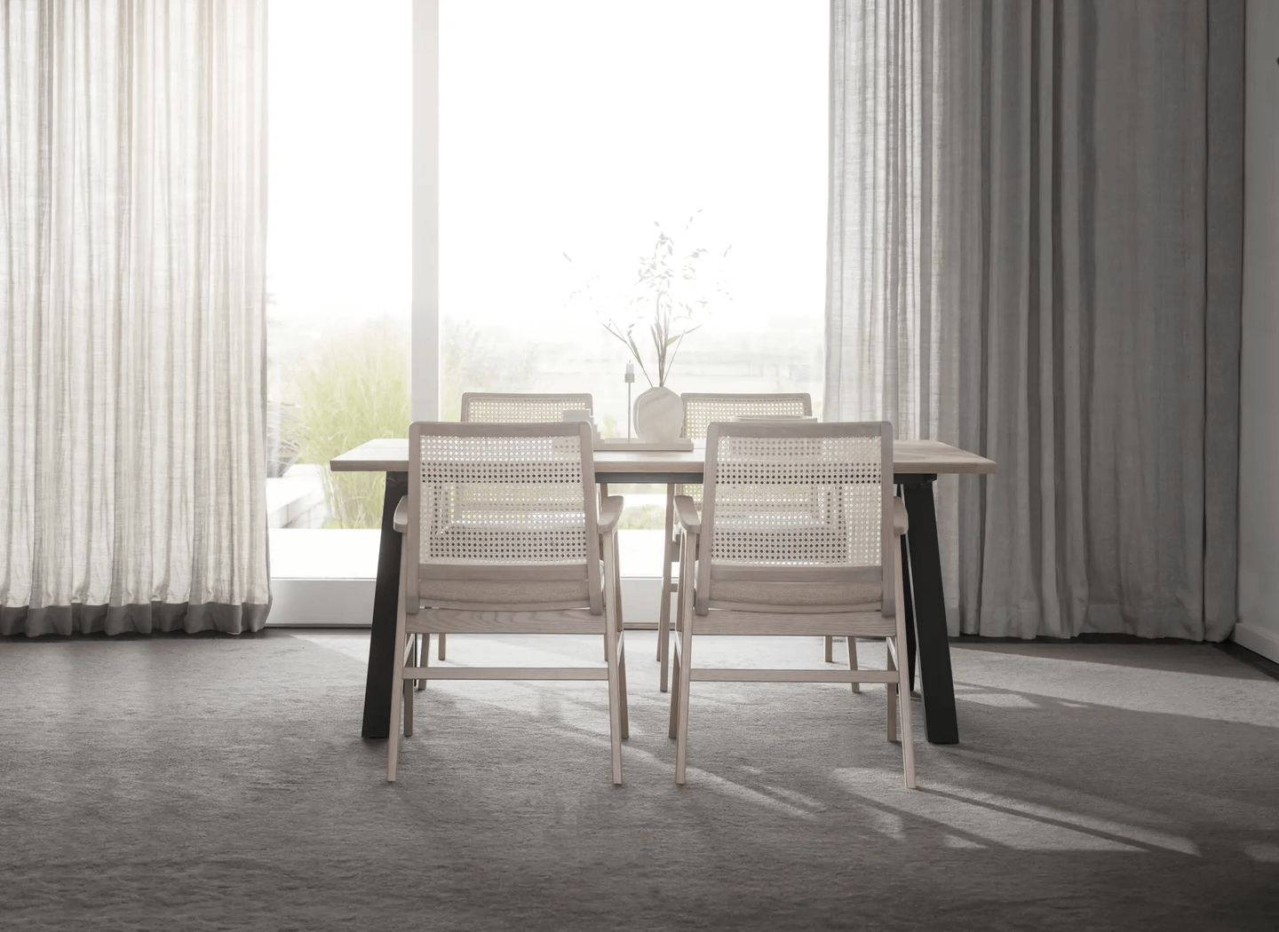 Carradale söögilaud whitewash/must