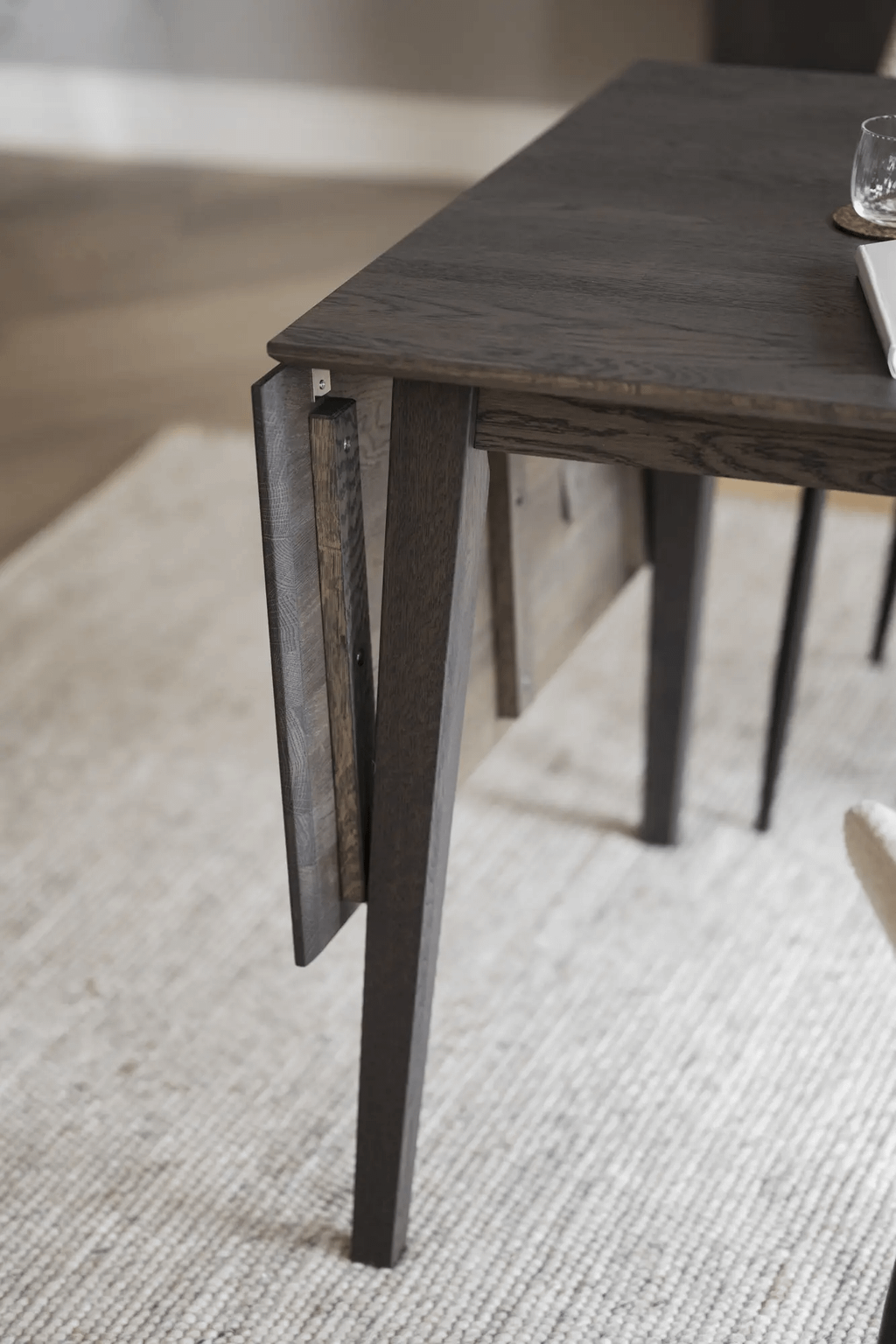 Filippa  söögilaud pruun