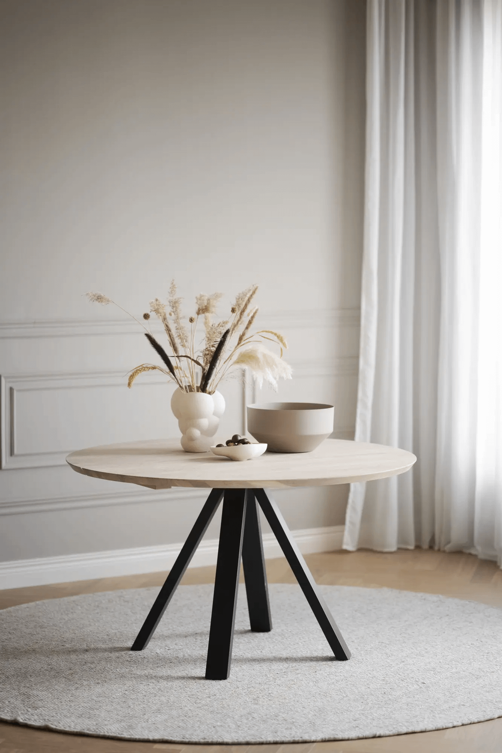 Carradale söögilaud whitewash/must