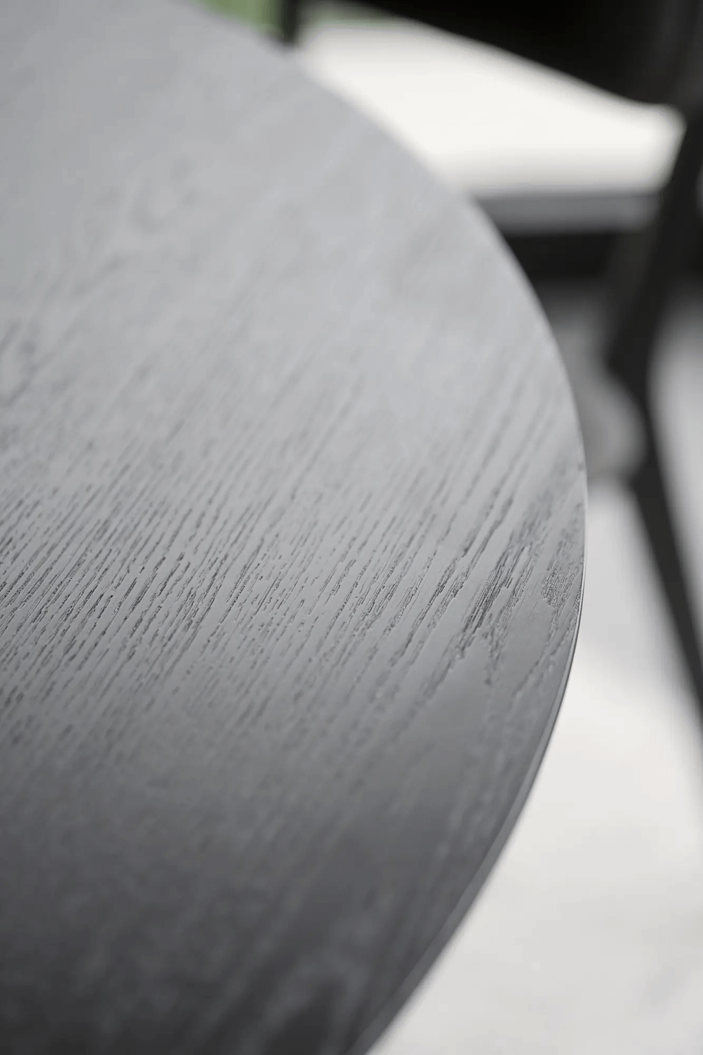 Calverton söögilaud must