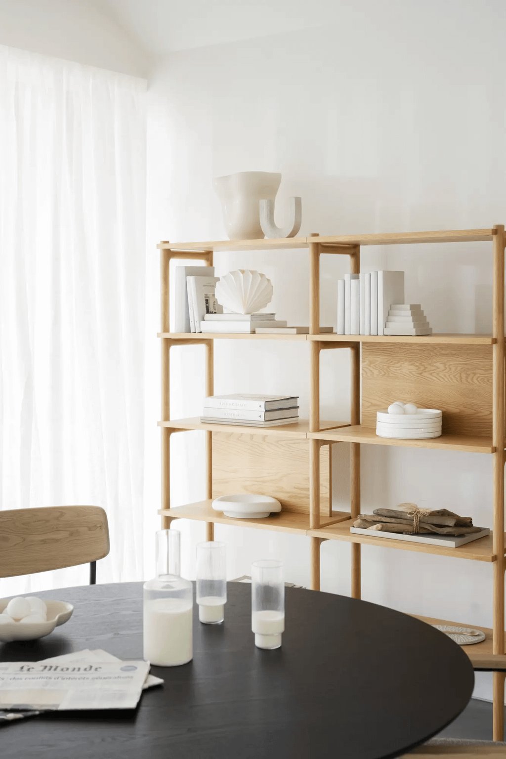 Yumi söögilaud ümar 115 must peitsitud saar