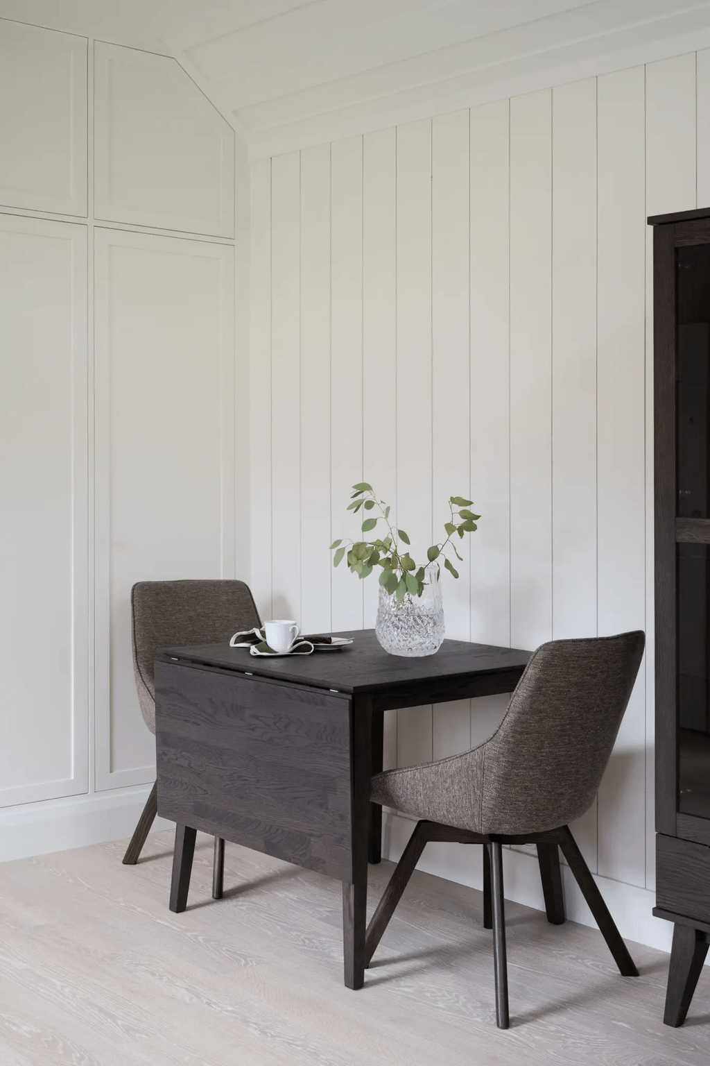 Filippa söögilaud pruun