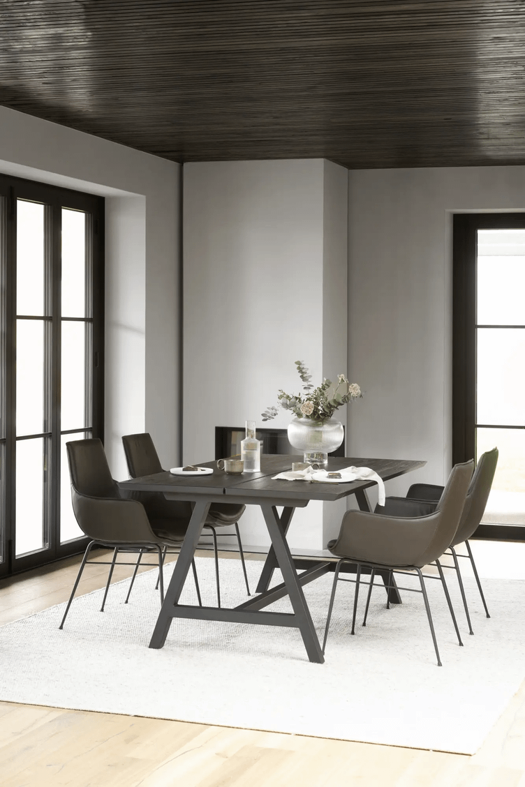 Carradale söögilaud must