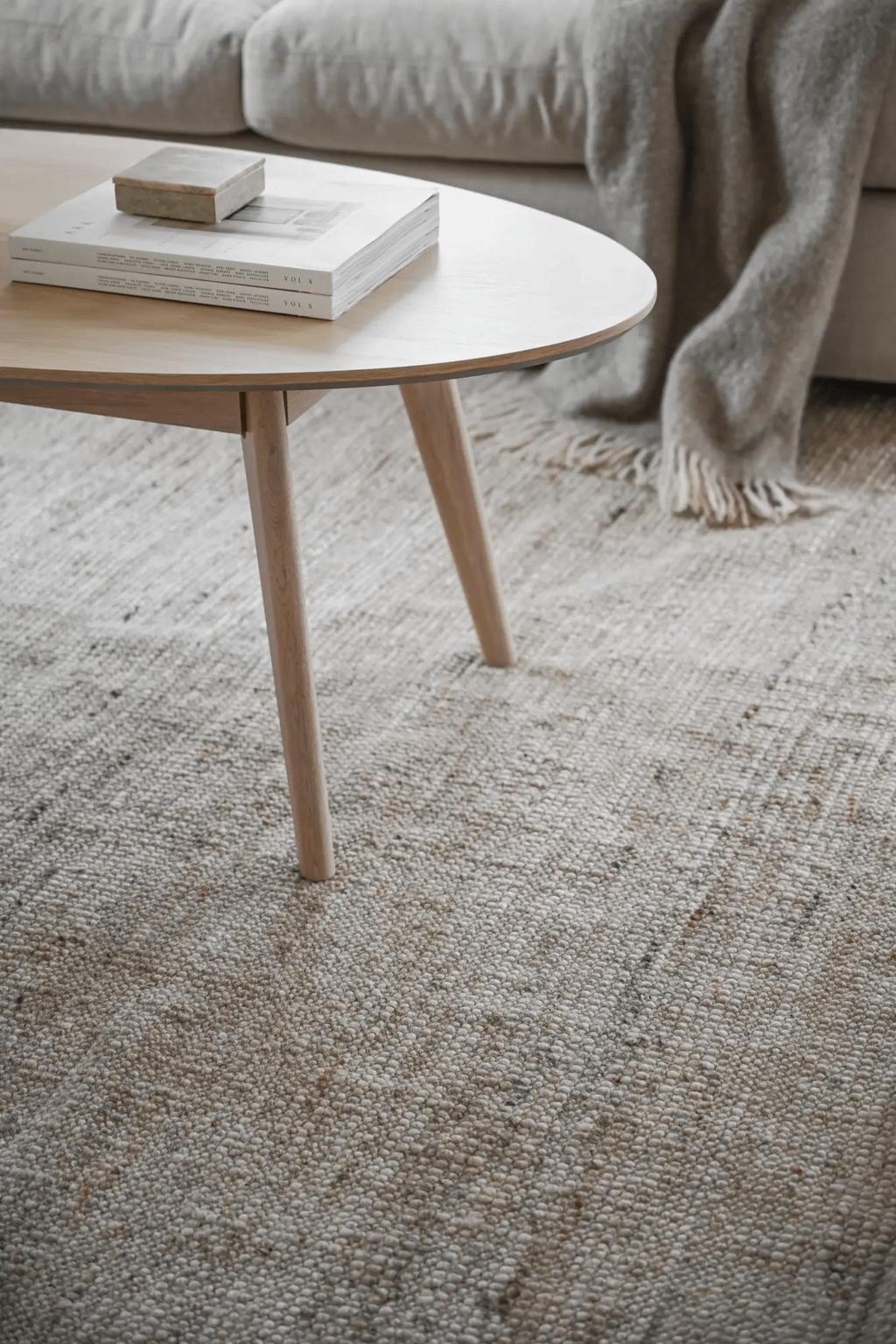 Yumi diivanilaud ovaalne 130x65 whitewash tamm