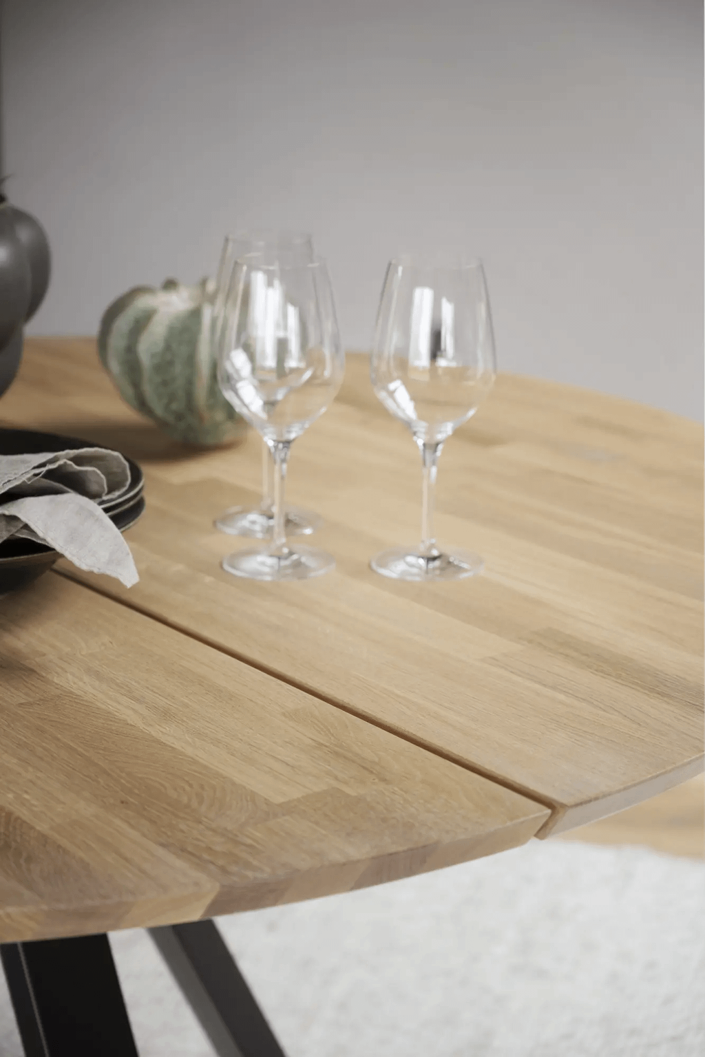 Carradale söögilaud tamm/must