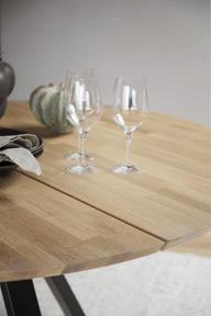 Pisipilt: Carradale söögilaud tamm/must