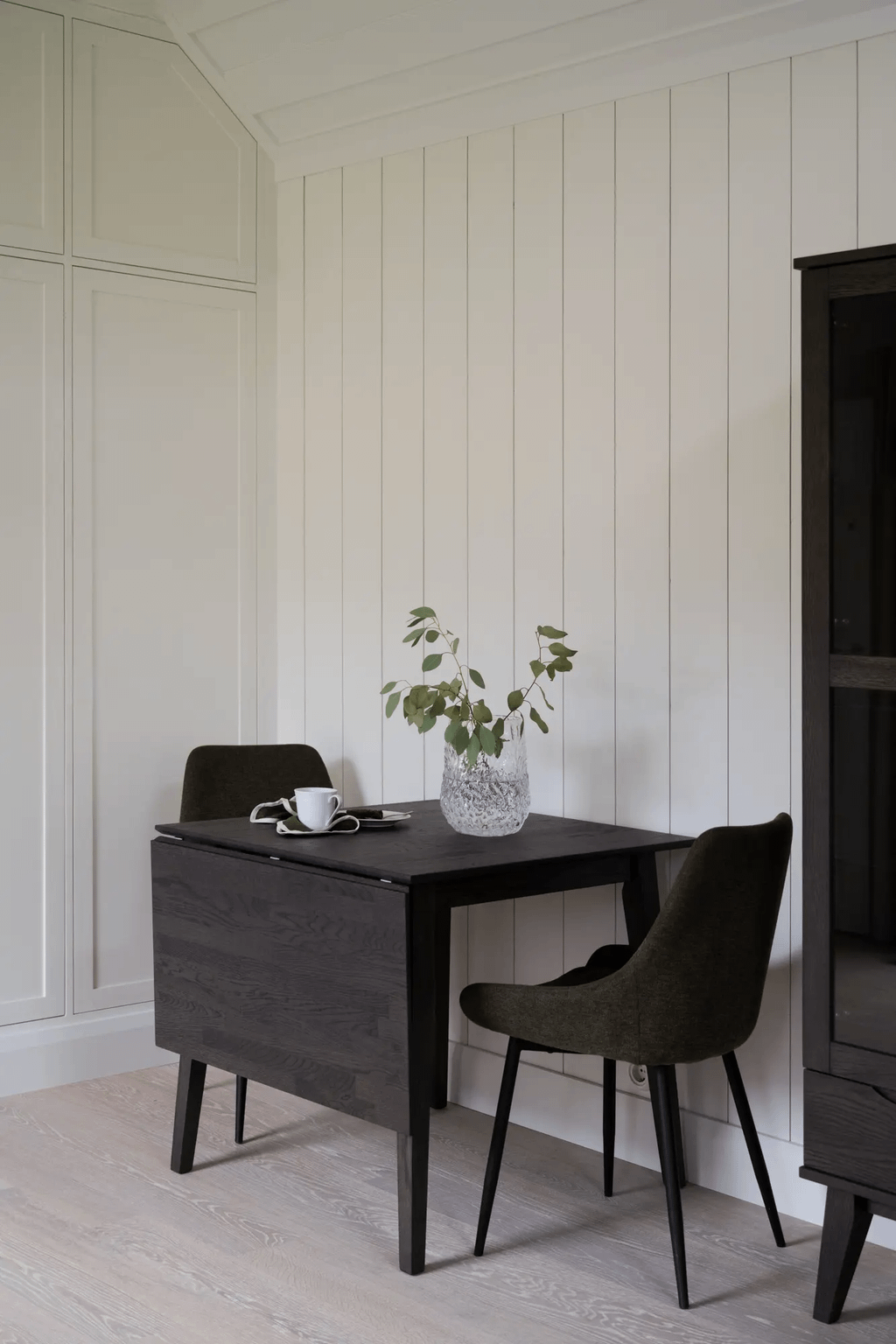 Filippa söögilaud pruun