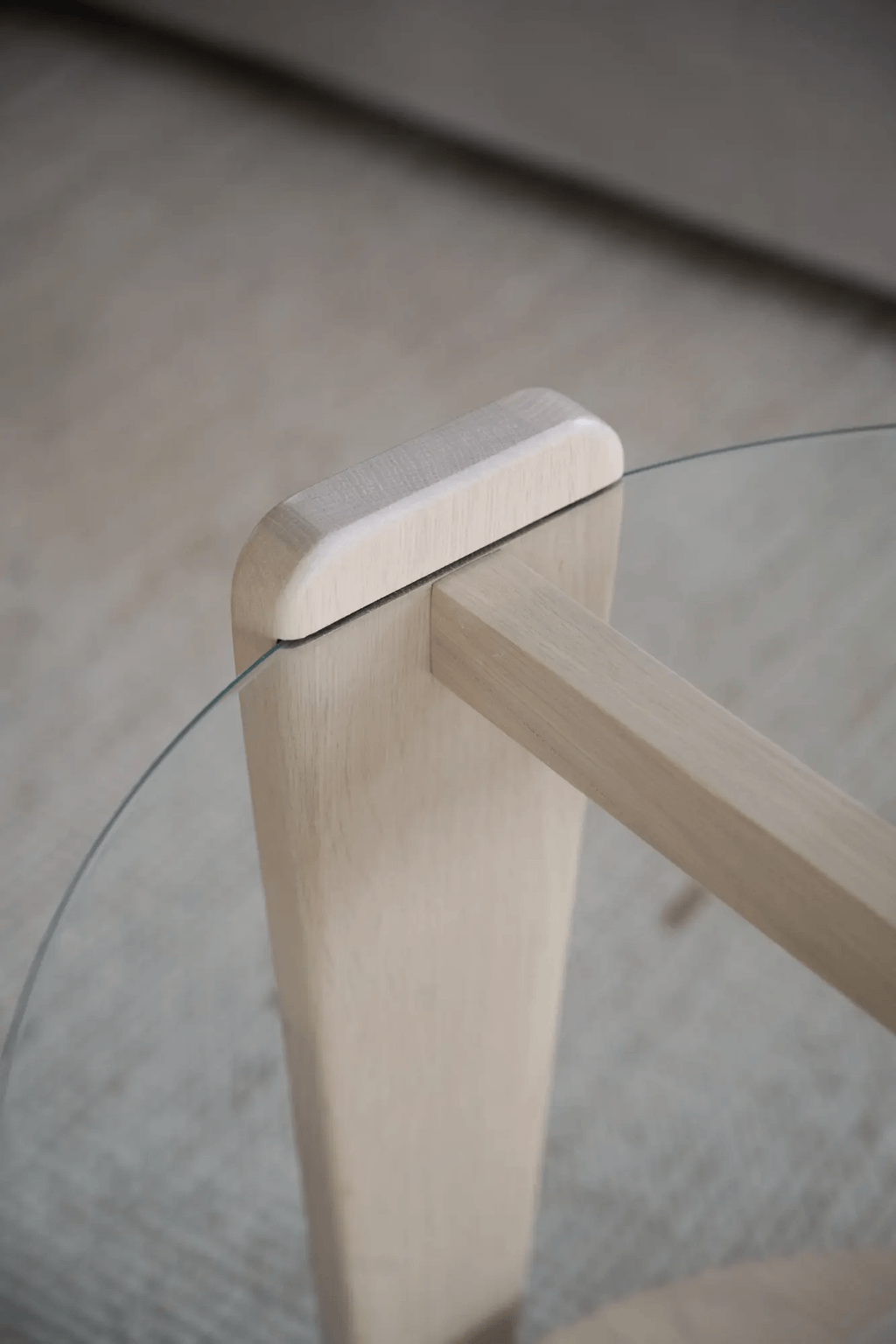 Arran diivanilaud Ø93 whitewash tamm/klaas