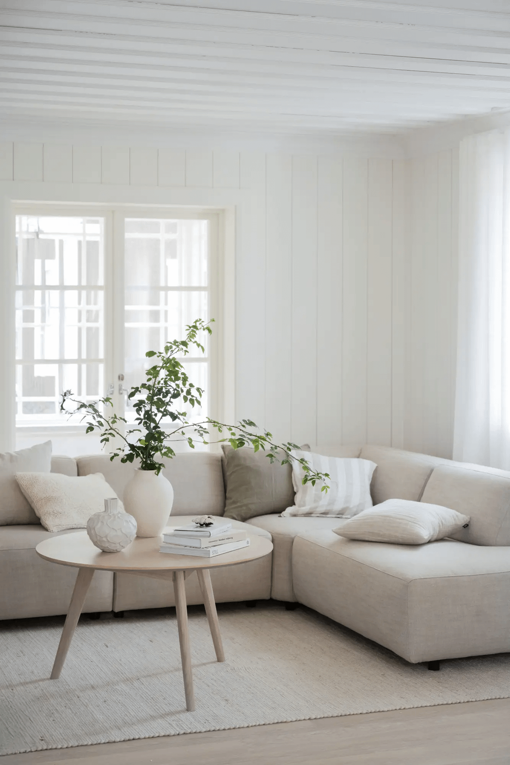 Yumi diivanilaud ümar 90 whitewash tamm