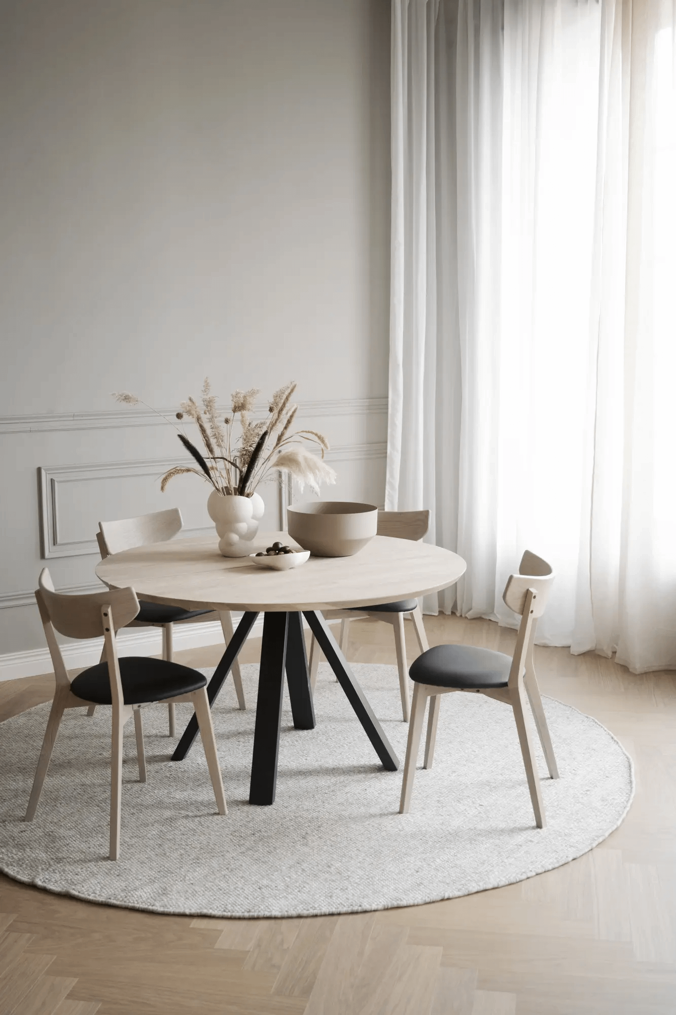 Carradale söögilaud whitewash/must