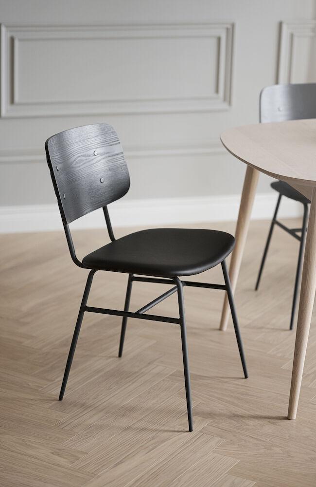 Brent tool must saar/must PU iste/must jalad