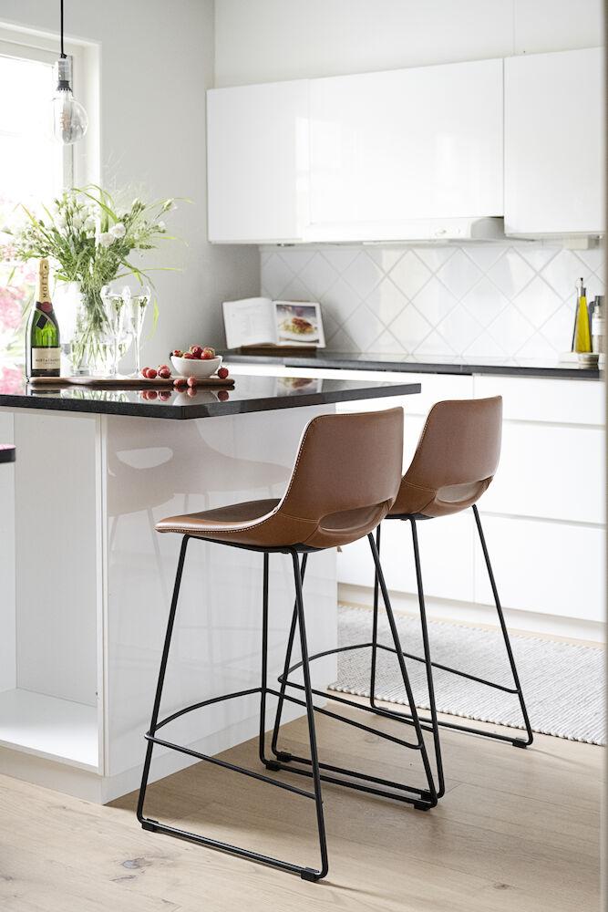 Manning baaritool cognac PU/must jalad